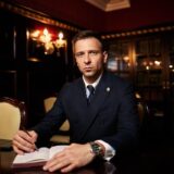 行政書士　バッジ　補助者　意味